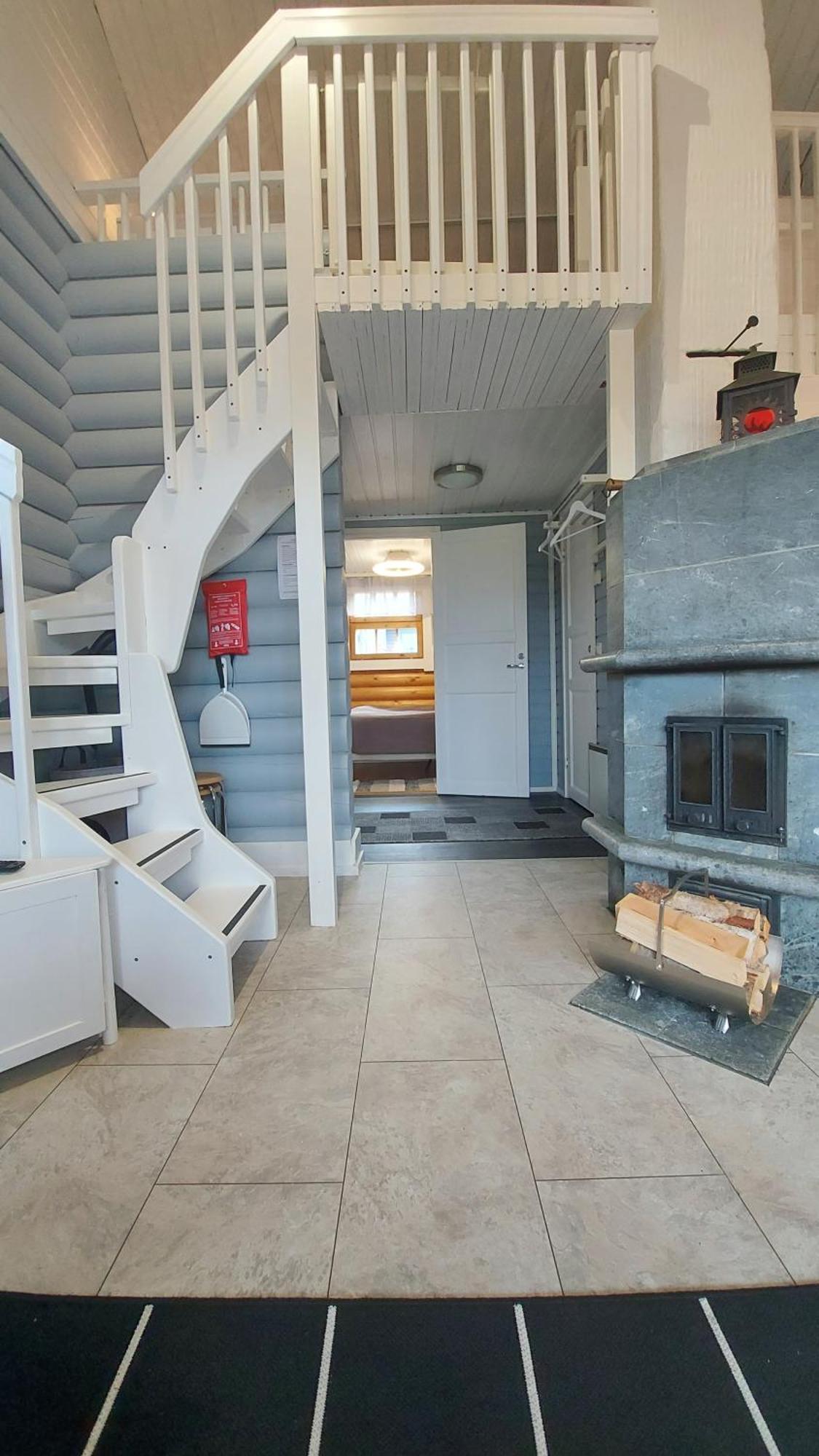 Villa Soepoe Moekki Himoksella Palveluiden Vieressae Jämsä Esterno foto